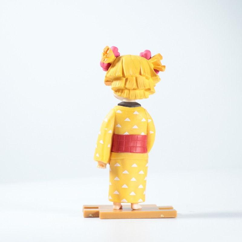 Jucării și figurine anime desenate de Tanjirou, Zenitsu și Inosuke din 'Demon Slayer' ca ornamente decorative de birou