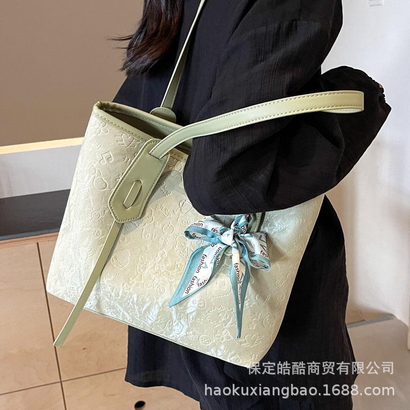 Fashion Commuter Large-capacity Bag Women's 2025 New College Student Class Bag Casual Versatile Shoulder Bag Tote Bag