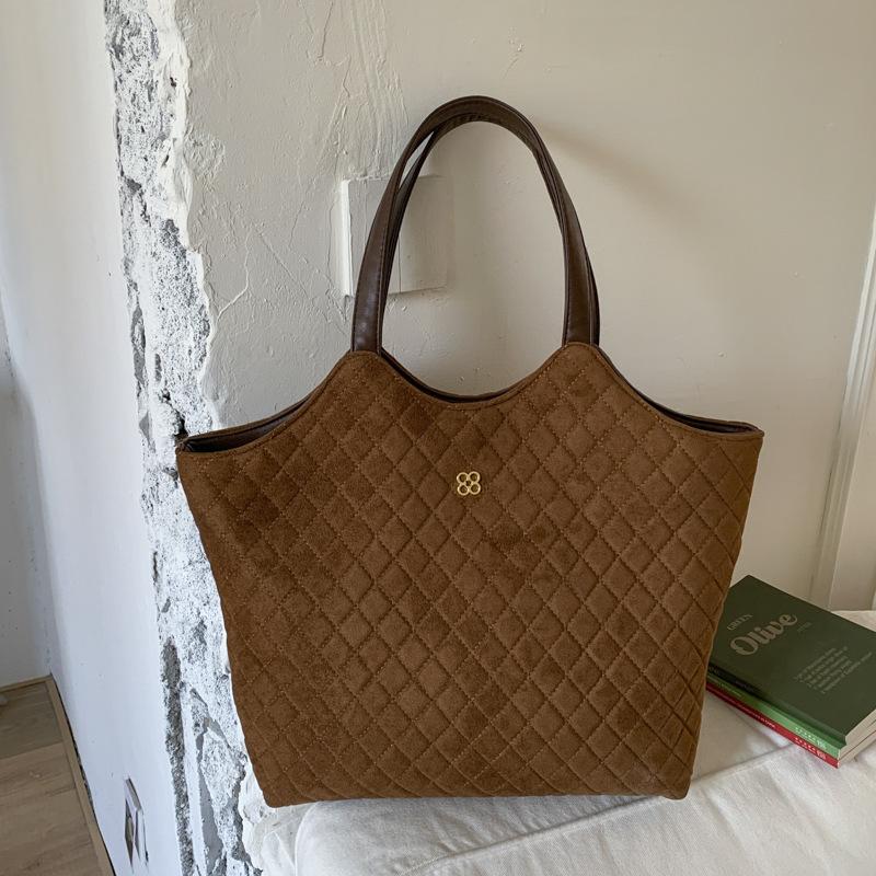 

Trendy retro commuter big bag women s 2025 new fashion foreign style autumn shoulder bag large capacity tote big bag коричневый