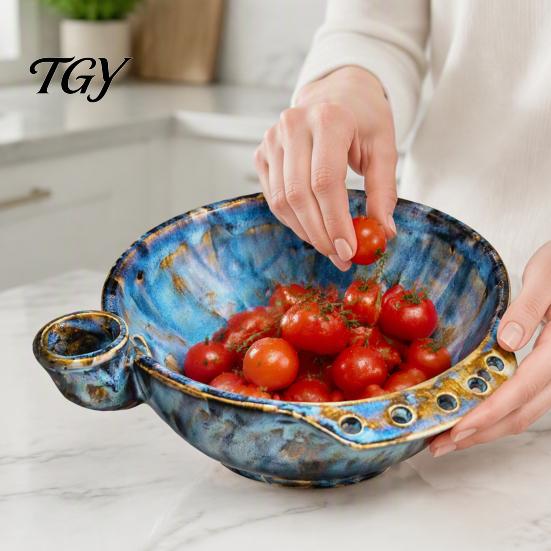 Compact Fruit Drainer Ceramic Berry Bowl, Self Rinsing with Drainage Hole Washing Practical Housewarming Gift Decorative Glazed Bowl for Kitchen