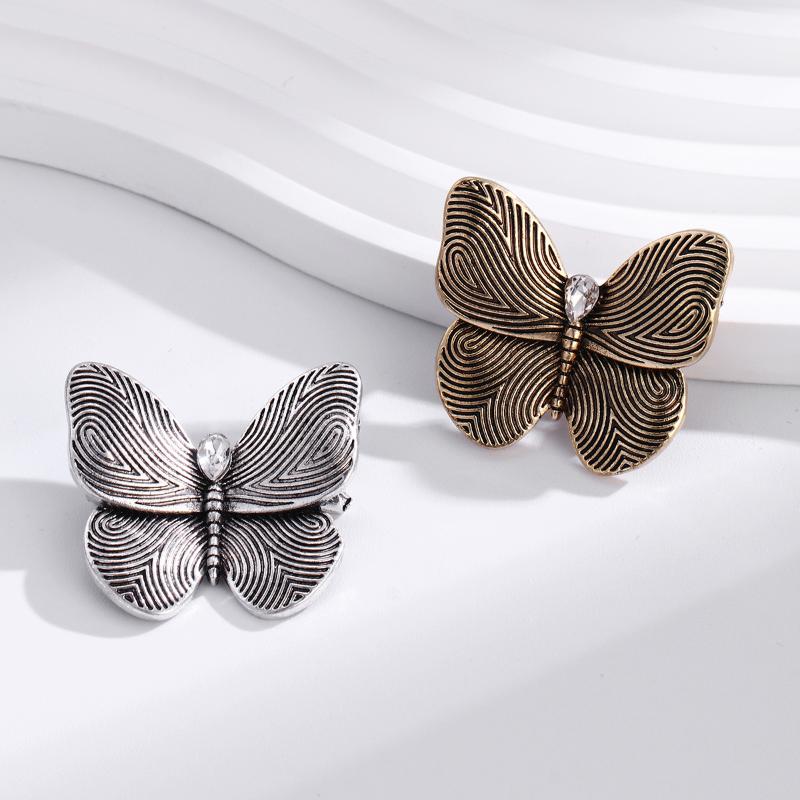 Vintage Metal Butterfly Brooches Pins For Women Clothing Coat Party Accessories Gifts