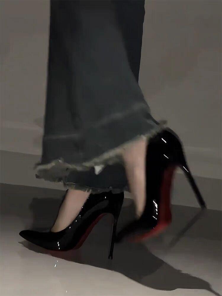 

Красная подошва высокие каблуки женские шпильки черные боковые пространства со стразами темперамент знаменитость нюд заостренный 2025 новый 40