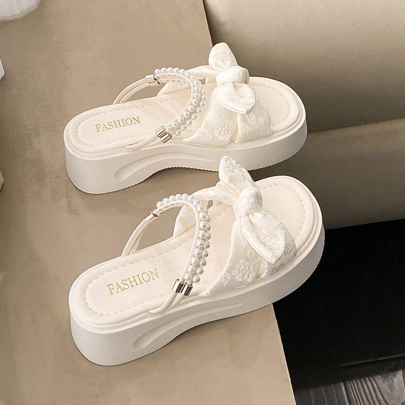 2025 summer new Internet celebrity slippers women wear French fairy style with skirt thick bottom sandals beach one word