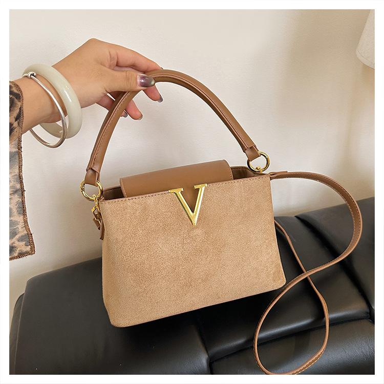 

Премиальная текстура замша V-слово 2025 сумка-тоут сумка женская дамская сумка зарубежный стиль сумка через плечо сумка-мессенджер хаки