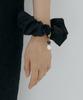 Lucir Zu Scrunchie + Detachable Pearl Charm Set (Black)