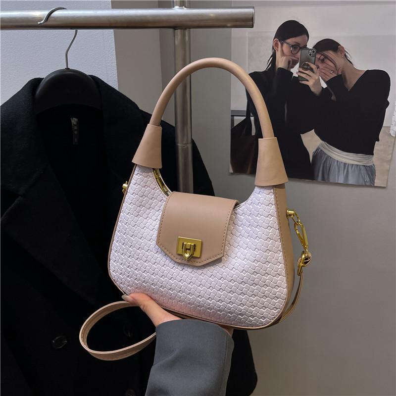 Spring New Shoulder Messenger Women's Bag Fashionable Portable Women's Hand Bag Chain Messenger Bag