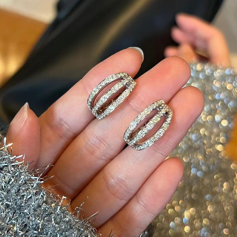

Light Luxury High-End Sense Irregular Diamond-Set Three-Layer Circle Stud Earrings Femininity Personality Earrings Hong Kong Style Cold Wind