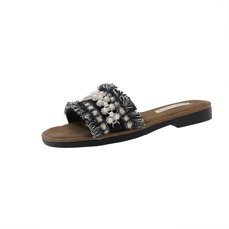 French Small Fragrant Style Slippers Women's Summer Wear 2025 New Internet Celebrity Fashion Rhinestone Flat Bottom Beach Sandals