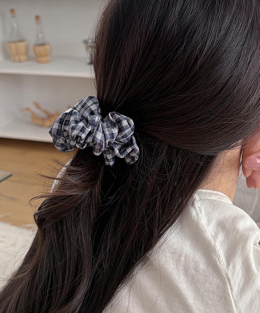 Moyora Check Mini Hair Scrunchie [White Navy]
