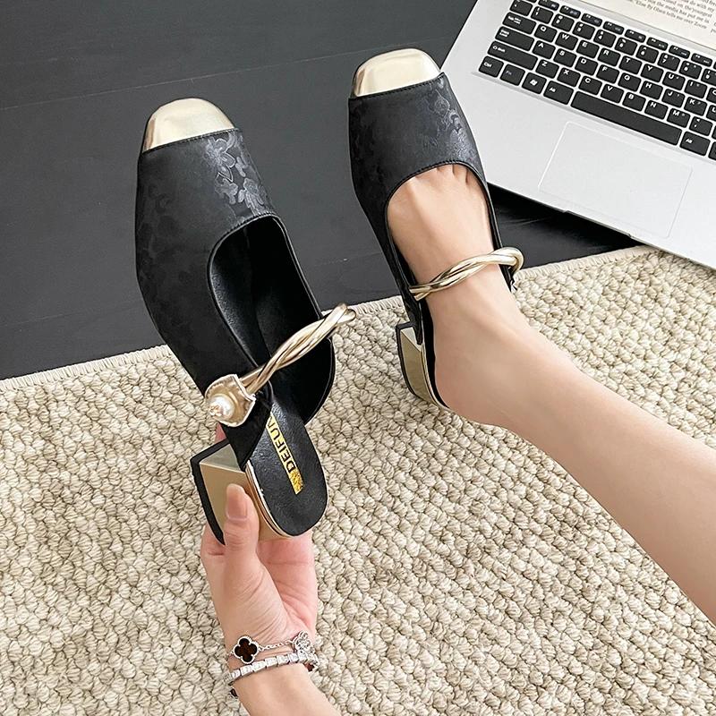 Spring and Autumn New Brand Square Toe Women's Thick Heel Slippers Fashionable Women's Elegant Low Heel Slip-On Sandals
