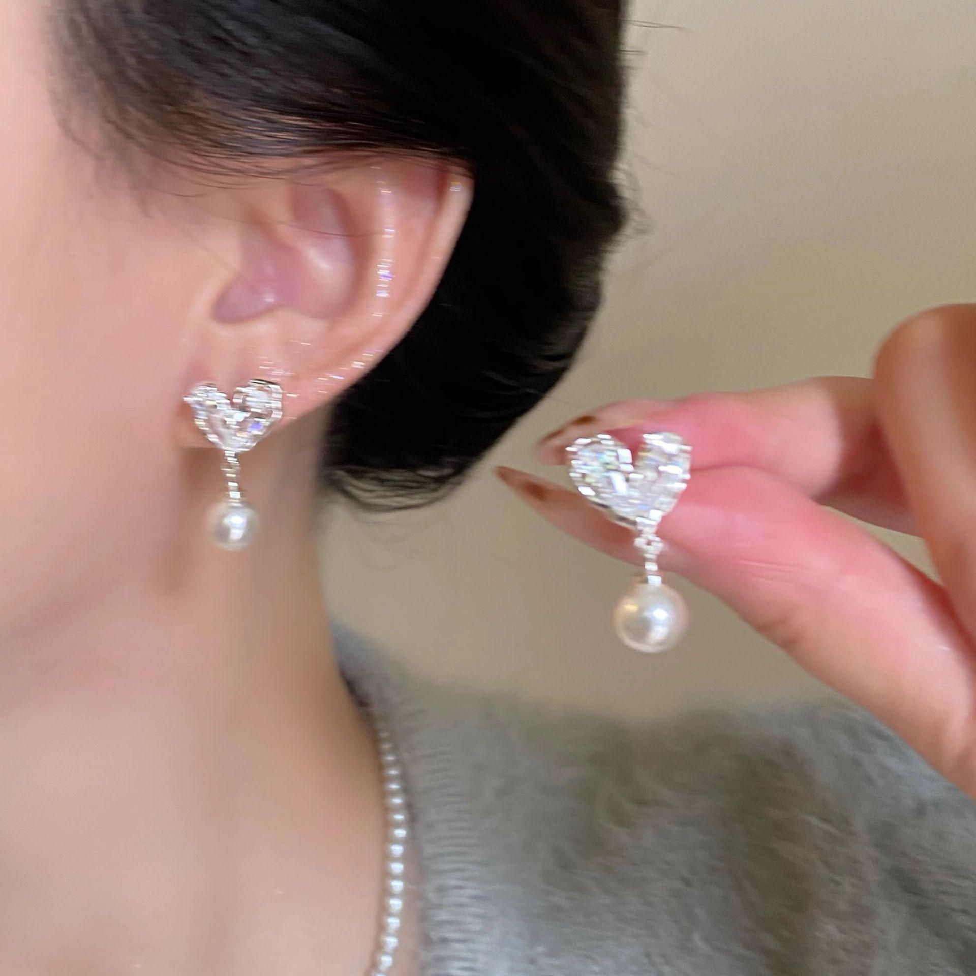 2025 Sparkling Diamond Pearl Heart Ear Cuff: High-End, Cute Design, Women s Earring Accessory
