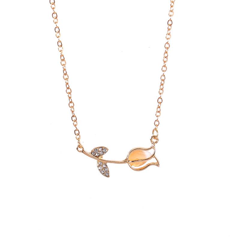 Chalcedony Tulip Clavicle Necklace: Elegant Cat's Eye Pendant, Perfect Birthday Gift for Women