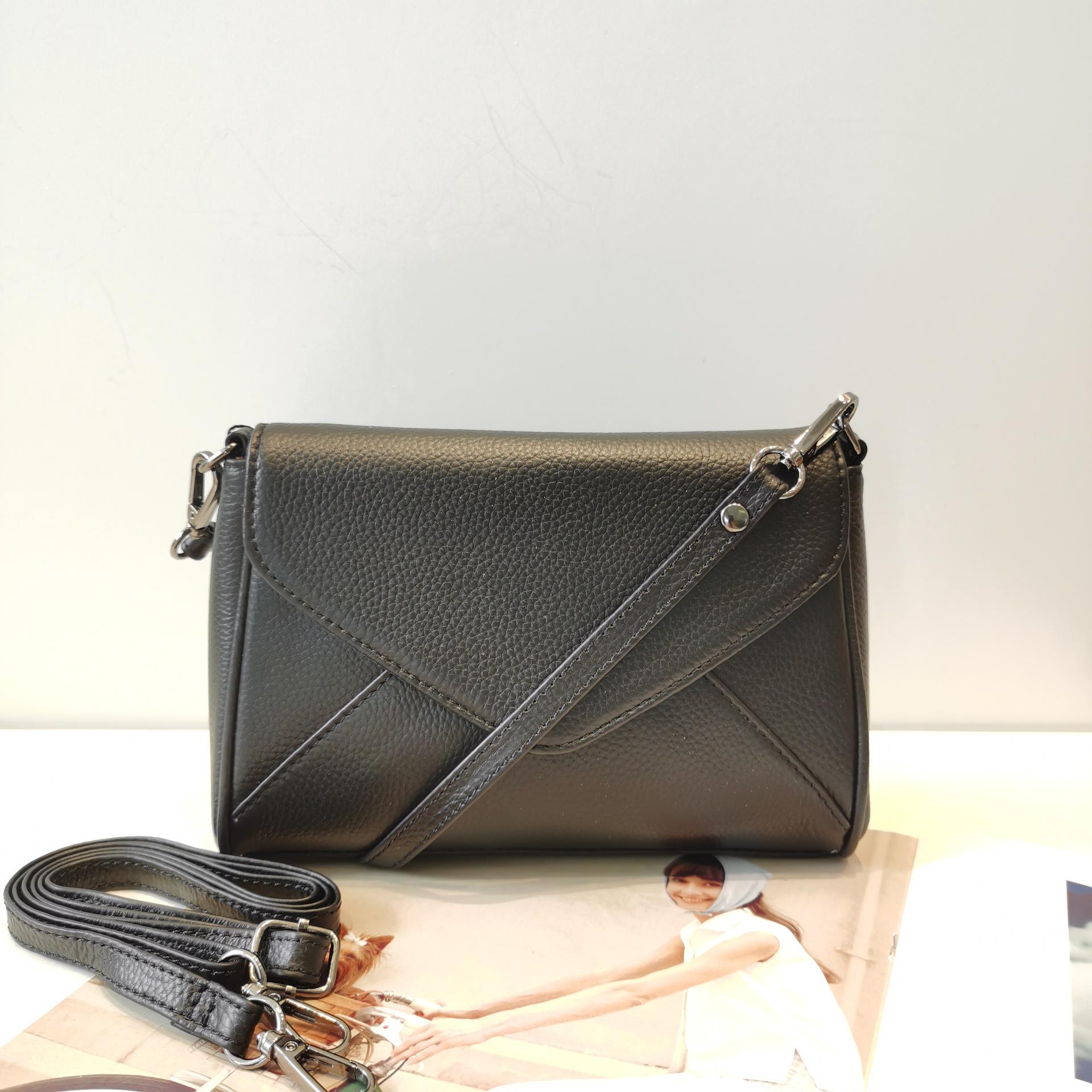 

2025 Women s Large Capacity Cowhide Boston Bag - Barrel, Crossbody & Flap Design with Patchwork 21x7x14CM