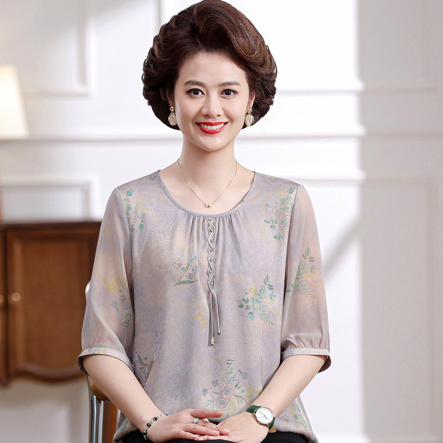 

Elegant Silk Xiangyun Blouse: New Chinese Style Summer Top for Women with Seven-Sleeve Design in Lightweight Mulberry Silk. XL (100-110 jin) сірий колір
