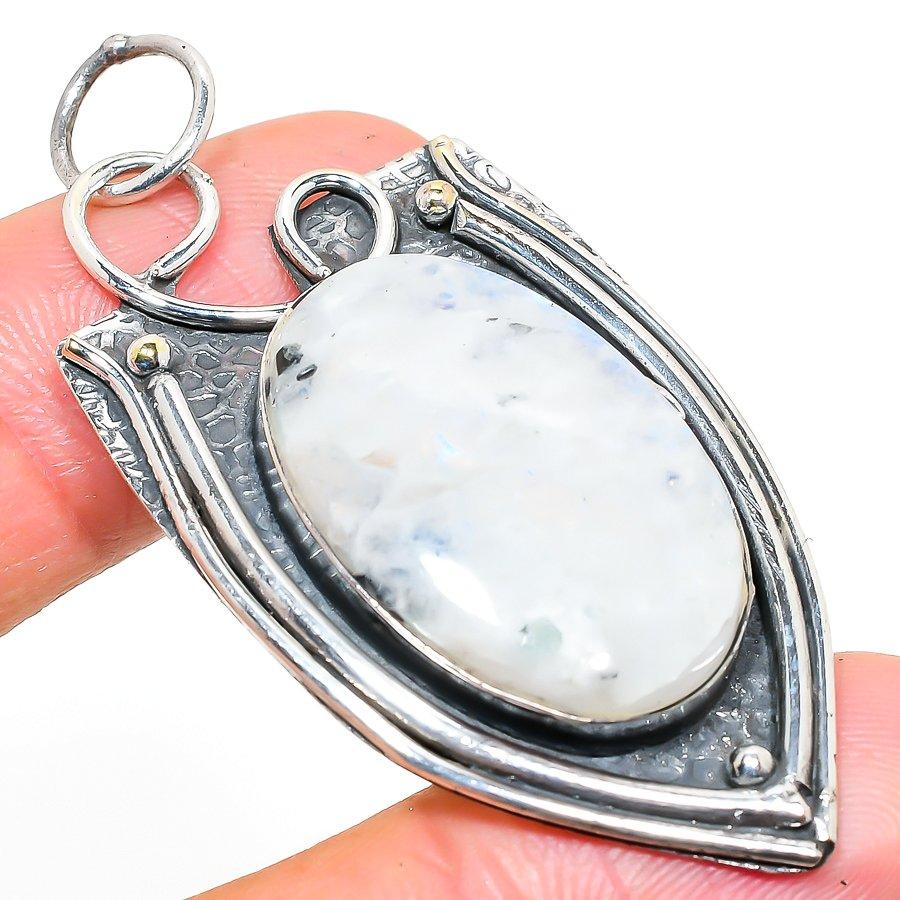 

Natural Rainbow Moonstone Gemstone 925 Sterling Silver Pendant 2.44 k0l81