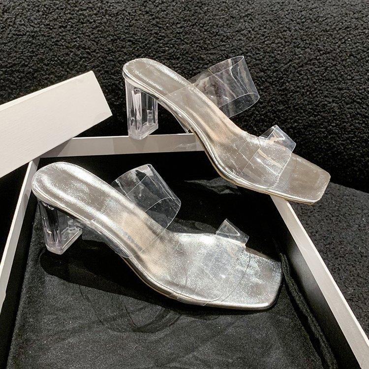 

Хорошая пара сандалий приносит не только комфорт и красоту, но и больше уверенности и подвижности. 42