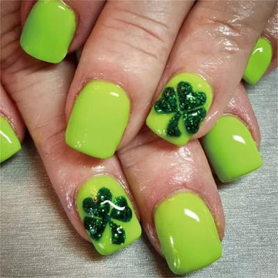 24 Pcs Short Square False Nail Glossy Stick On Nail Saint Patricks Day Press On Nail Clovers Artificial Nail