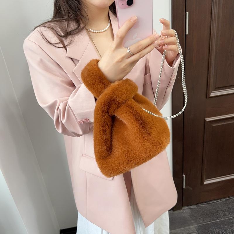 Luxury Fur Handbag Women Vest Design Soft Plush Crossbody Bag Thin Metal Chain Shoulder Bag Korean Winter Party Bag Coin Purse