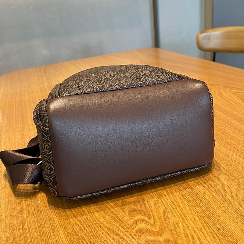 New Fashion High-end Women's Bag Travel Lightweight Versatile Backpack Large-capacity Commuter Design Backpack