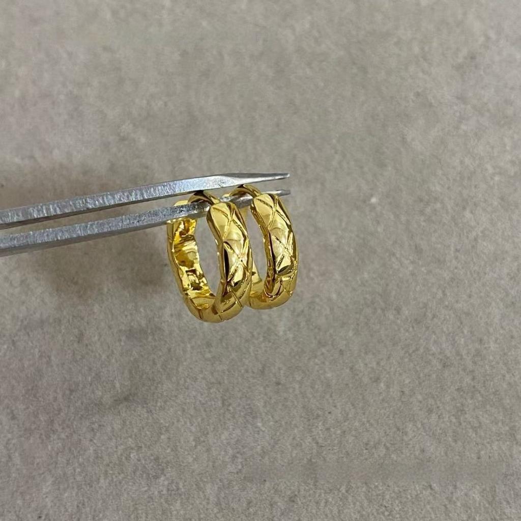 Kolczyki Rhombus V Gold Co Damskie Lekki Luksus Pierścionek Wysokiej Klasy Klamra do Ucha Nowe Kolczyki Temperament Niszowe Kolczyki