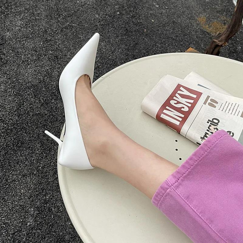 Летние женские туфли-лодочки для офиса мелкие из ПУ на тонком высоком каблуке 9 см с острым носком слипоны модные сандалии для платья обувь для женщин 35 белый 4090₽