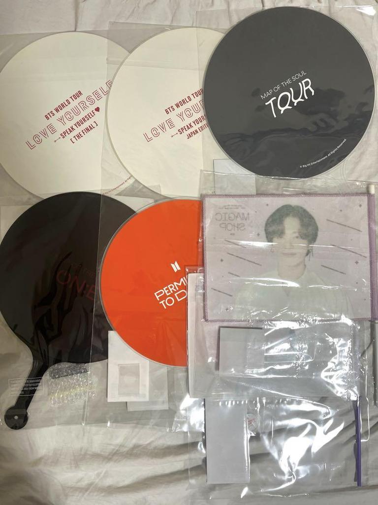 [USED] Jungkook fans and flags bundled together BTS Bangtan