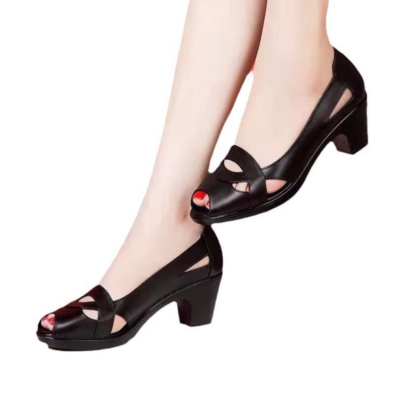 Mellanhöga skor Sandaler med tjock klack och fiskmun Nya damsandaler med mjuk sula och hålmönster Mamma-sandaler