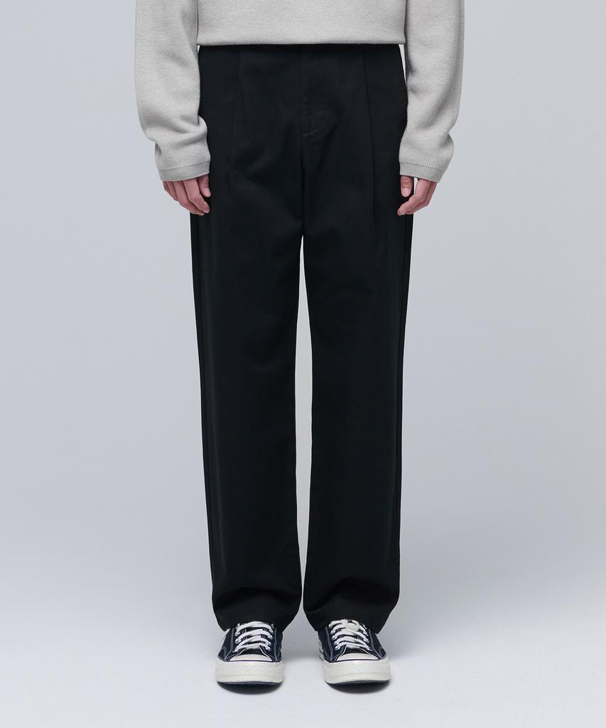 MUSINSA STANDARD One-Tuck Regular Fit Chino Pants [Black]