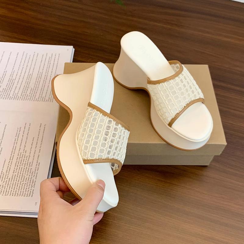 Small Thick-soled Slippers for Women's Outer Wear 2025 New Summer Height-increasing One-word Drag for Women's Fashion Rhinestone Slope Heel Sandals