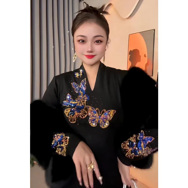 V-Neck Thermal Velvet Long-Sleeve Top with Hot Drill Detailing - Trendy Autumn/Winter Base Layer for Women.