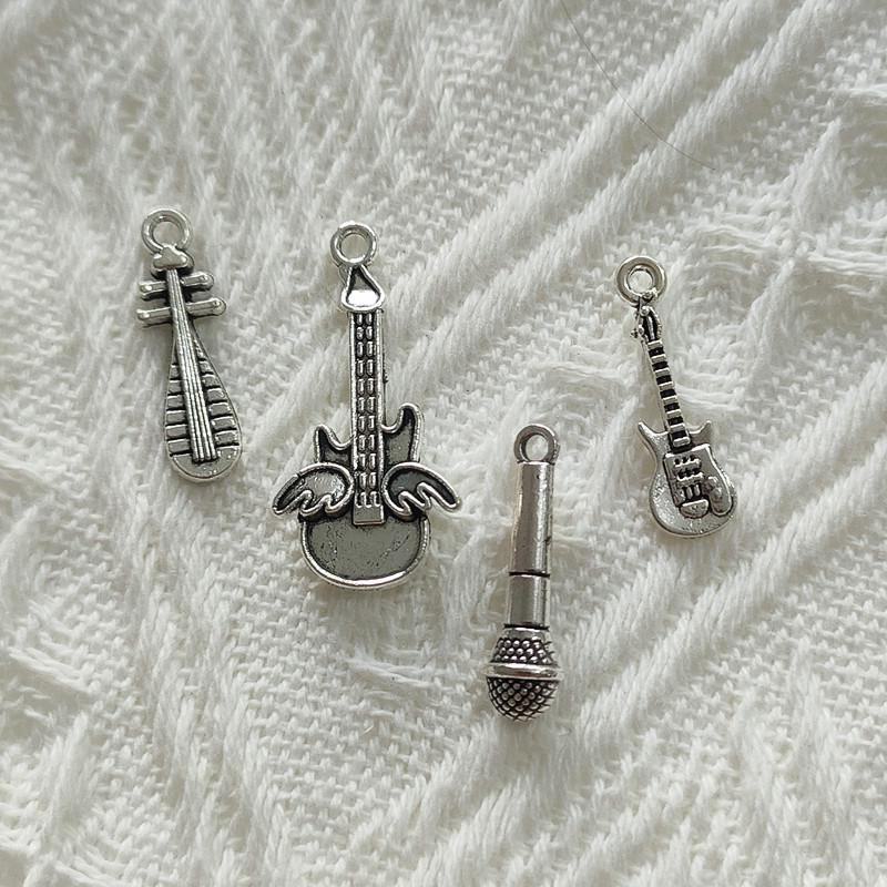 

Ancient Silver Guitar Microphone Pendant - Handmade Alloy Jewelry Accessory for DIY Bracelets and Necklaces Model L3229