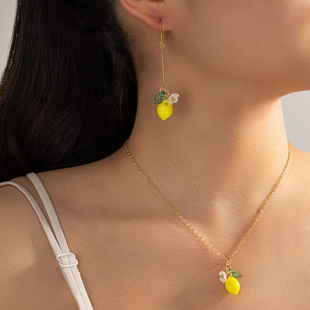 Conjunto de Collar y Pendientes de Limón Fresco, Cadena para Clavícula de Fruta de Verano con Goteo de Aceite, Estilo Dulce y Juvenil Dos Piezas Accesorios para Orejas