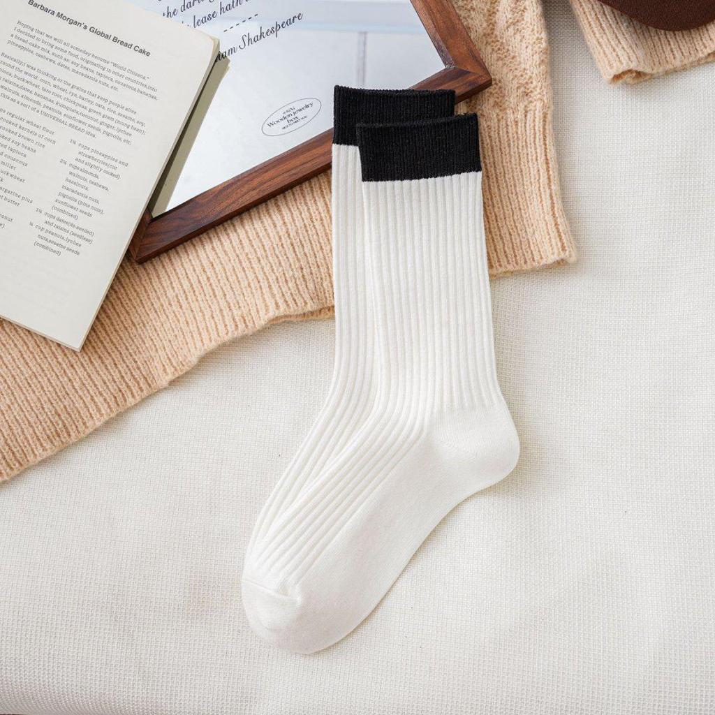 Retro Mid-Calf Slouchy Socks with Vertical Stripes - Spliced and Double-Stitched for Autumn and Winter. Versatile Ins Style.