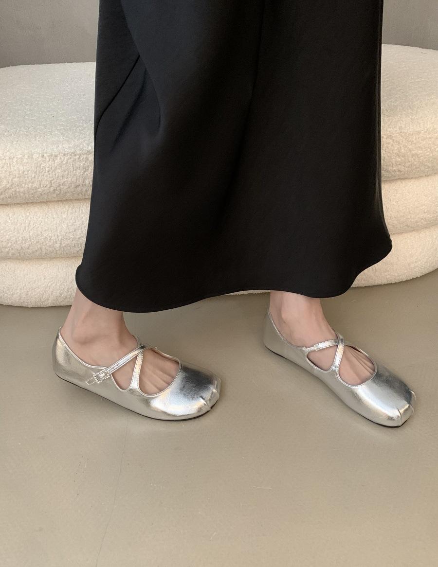 

Gentle cross with soft sole Mary Jane women s shoes new first layer cowhide retro square head shallow mouth low heel single shoes 39 серебряный