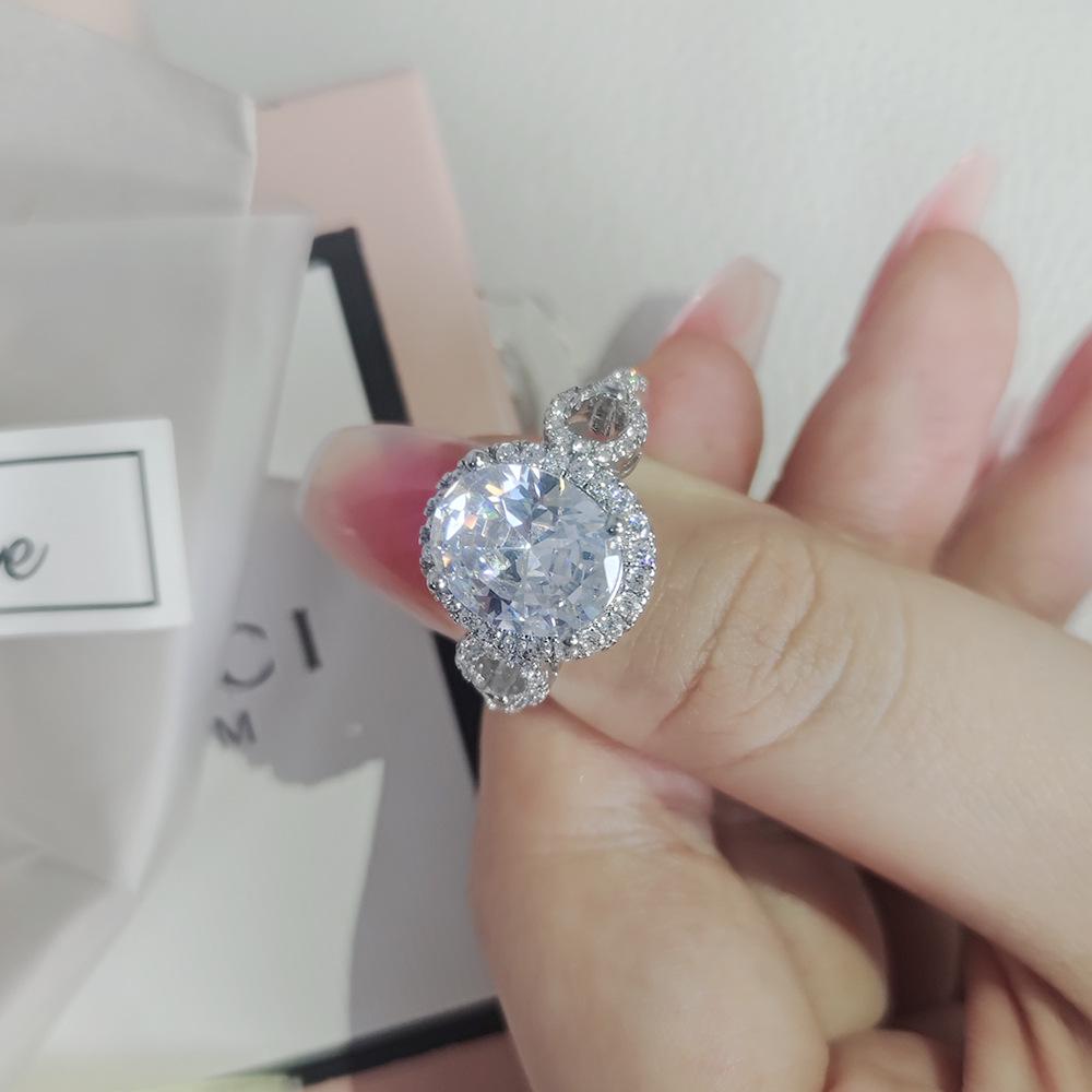 European & American Round Diamond Inlaid Ring