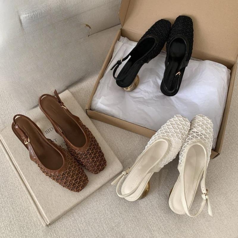 New Niche Design Square-toed Woven Flip-top Sandals for Women, Fashionable and Elegant, Coarse-heeled Mesh Hollowed-out Sandals