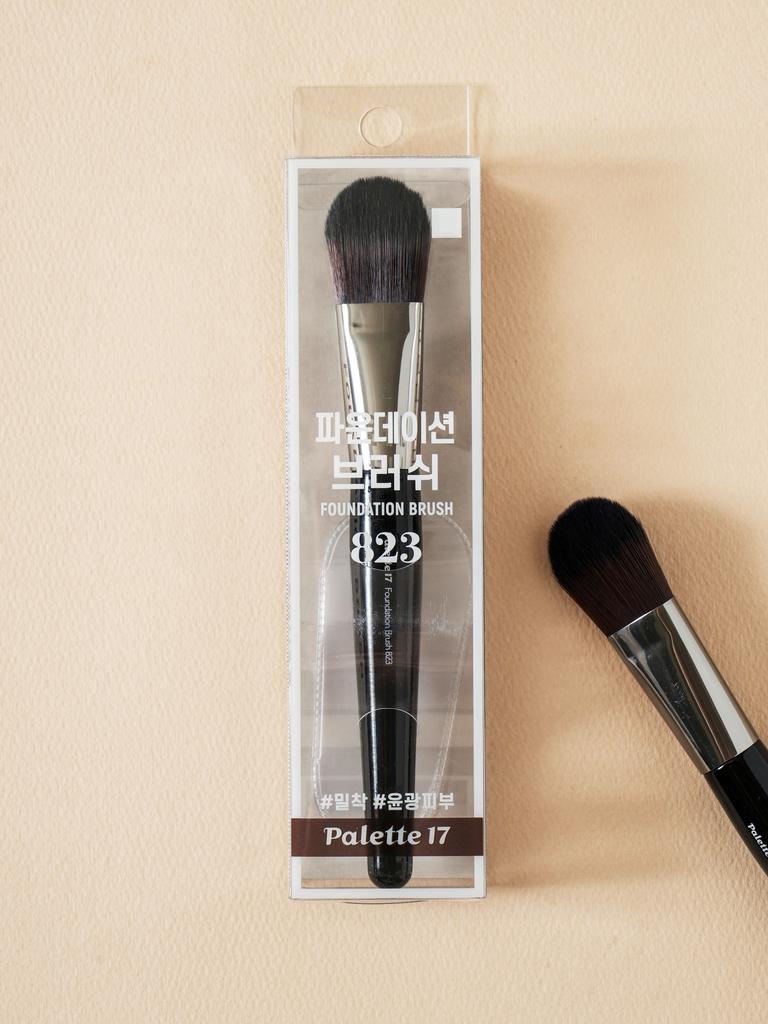 Palette 17 Foundation Brush