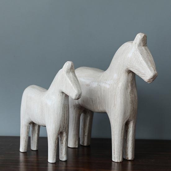 2 ks Dřevořezba Socha koně Abstraktní Umělecká Figurka poníka Zvířecí socha Ozdoba pro domácí kancelář Stolní dekorace