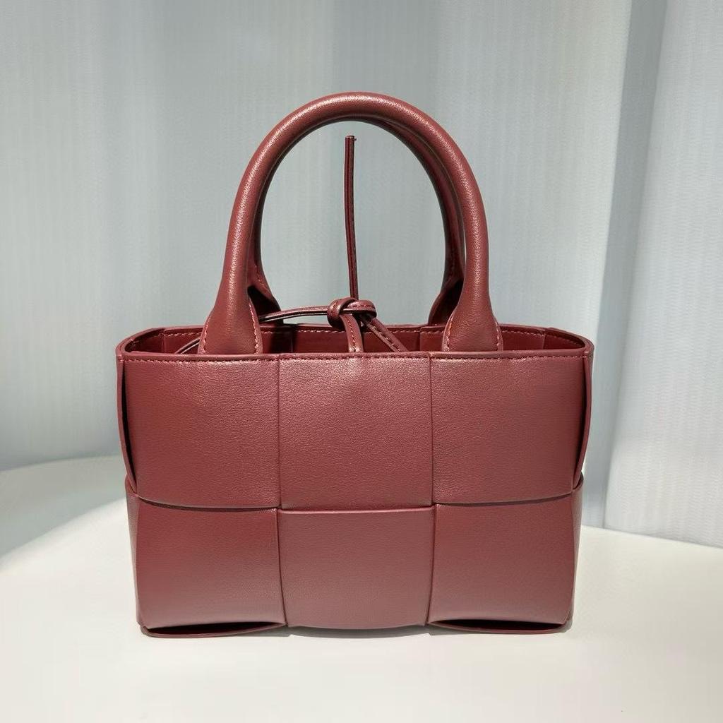 2024 Frühjahr/Sommer Echtleder Große Kapazität Sechs-Gitter Tote: Tragbare Umhängetasche