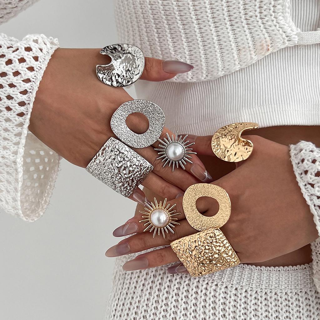 Übertriebener Unregelmäßiger Metall aufgeschlagener Ring Damen, Geometrischer Ring Imitation Perlenring