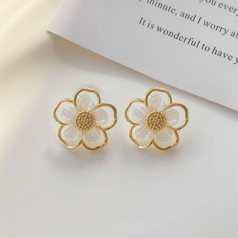 Sweet Golden Floral Pearl Ear Clips For Women No Piercing Needed Elegant Evening Party Fashion Jewelry Accessories