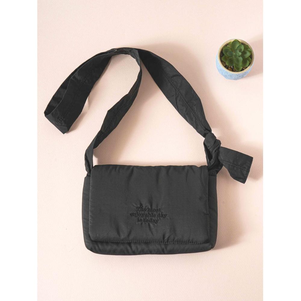 

Daiso Bundle Point Cushion Crossbody Bag Black