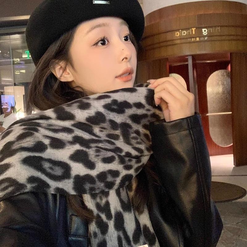 Scarf Women's Winter New Retro Leopard Print Trendy High-end Atmosphere Fashion Student Winter Scarf Accessories