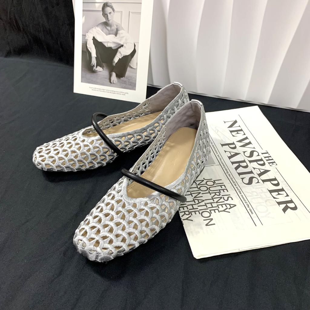 Spot second hair! Inner heightening women's shoes summer French hollow mesh beautiful small single shoes small black thick heel