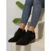 Neue Chelsea Boots in Übergröße mit spitzer Zehenpartie - Damen Stiefeletten mit Kreuzriemen, Seitenreißverschluss und mittelhohem Absatz