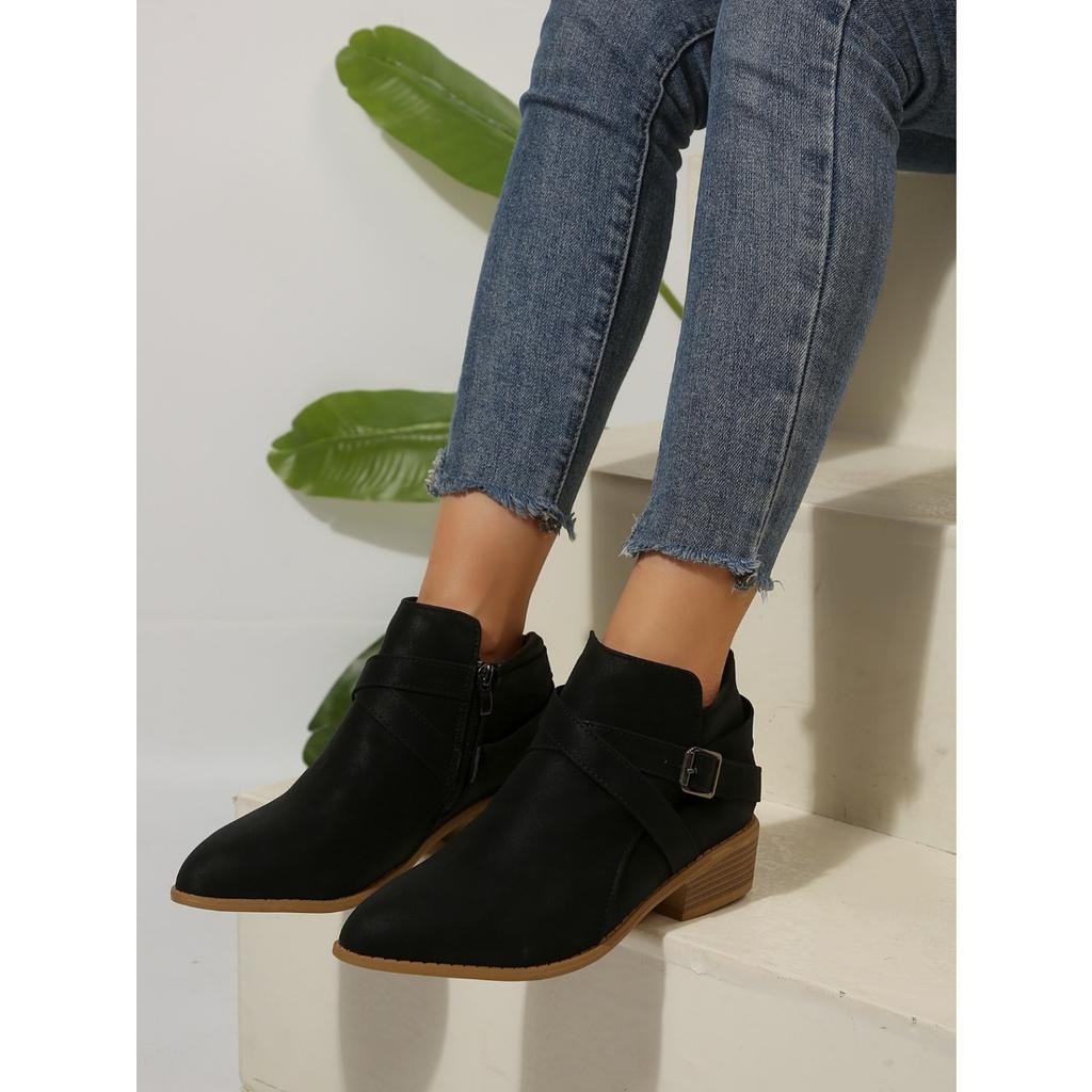Neue Chelsea Boots in Übergröße mit spitzer Zehenpartie - Damen Stiefeletten mit Kreuzriemen, Seitenreißverschluss und mittelhohem Absatz