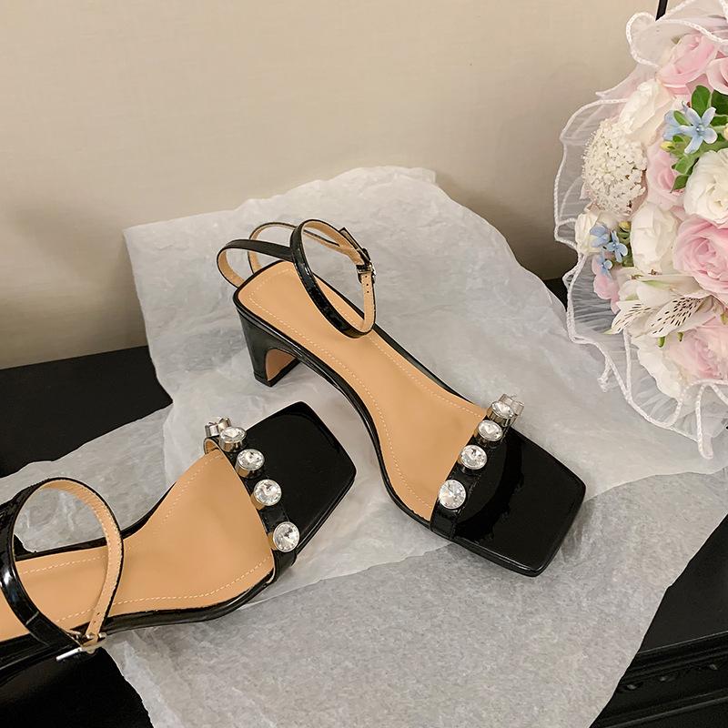 

2025 summer new one-word buckle sandals simple versatile rhinestone solid color back buckle thick heel square head sandals 40