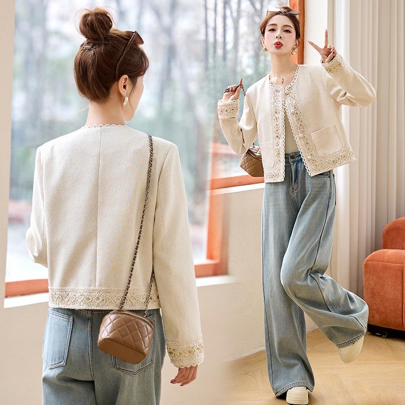 

Весна 2025 Женская куртка в китайском стиле с вышивкой и бисером - Маленькая, Свободная, Приталенного кроя XL (125-140 kg) грязно-белый