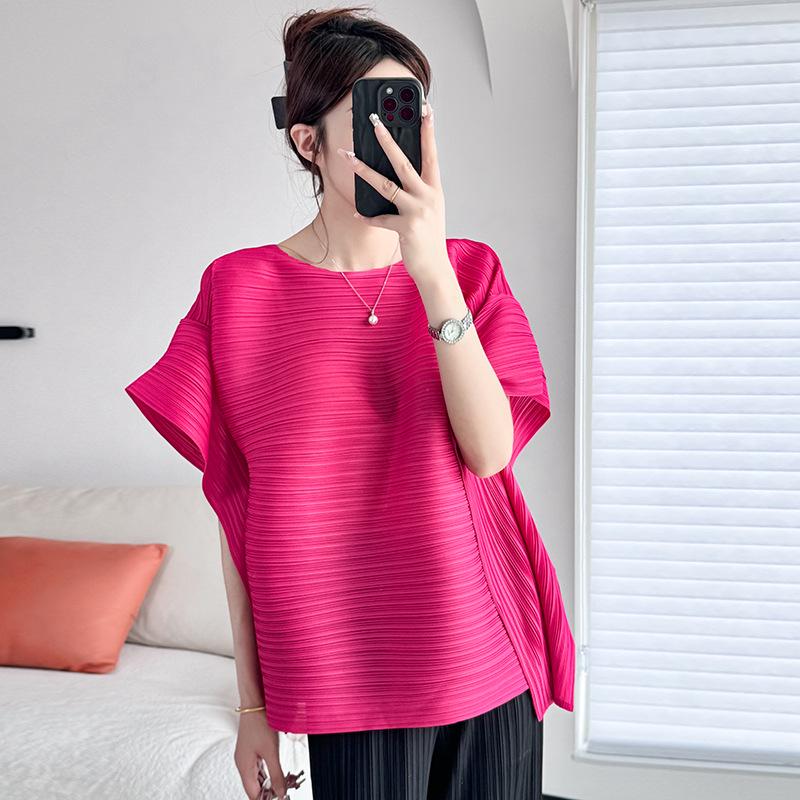 

Футболка однотонного цвета с неравномерной складкой, с коротким рукавом, свободного кроя, прикрывающая живот, средней длины, летний стиль One Size маджента