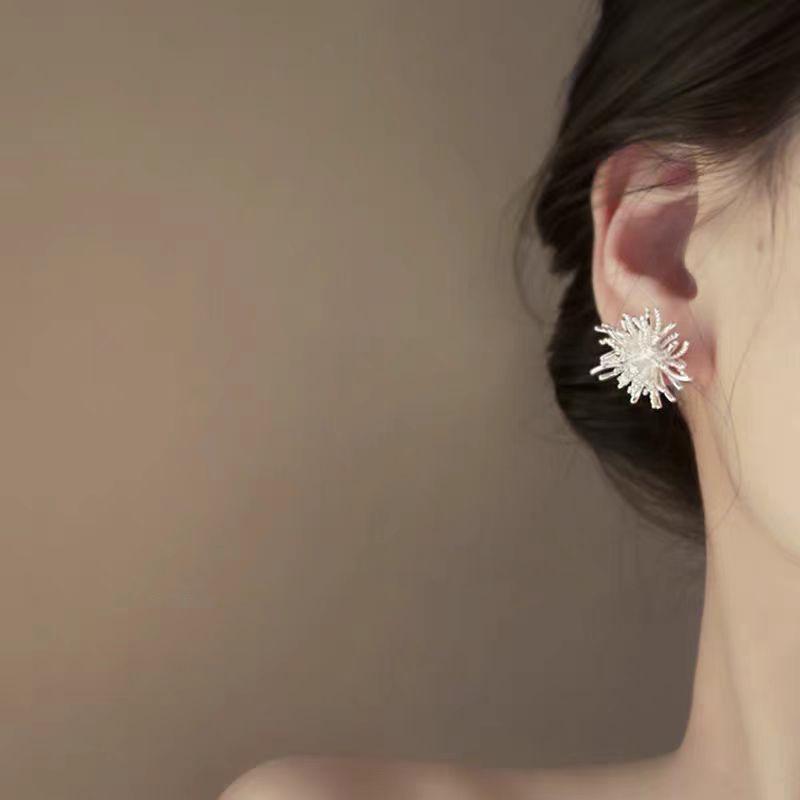 Zircon Metal Studs & Pearl Bow Earrings - High-End, Versatile Statement
